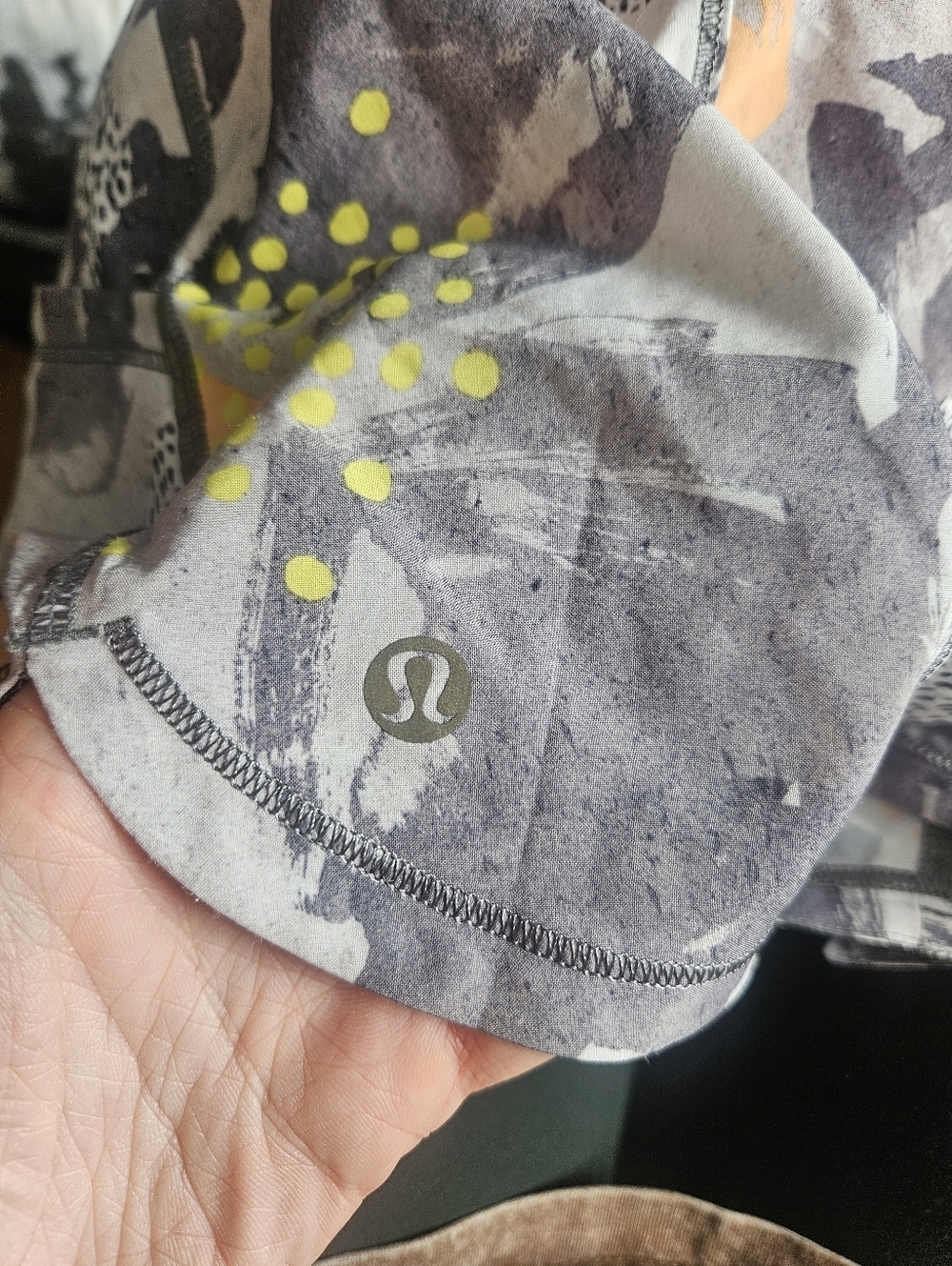 Lululemon Be Free Runsie Mini Art Pop White Multi Sz 6 - Picture 5 of 5
